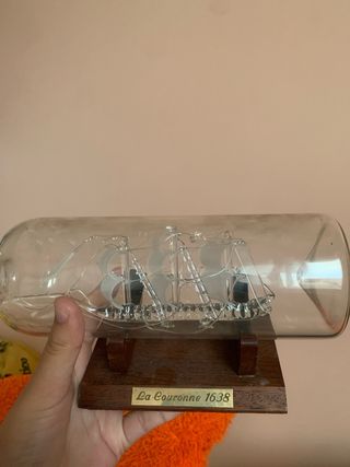 Botella con maqueta de barco La Couronne