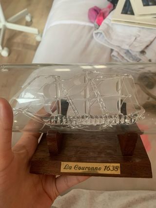 Botella con maqueta de barco La Couronne
