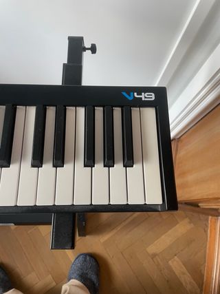 Teclado MIDI Alesis + Soporte