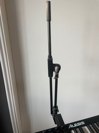 Teclado MIDI Alesis + Soporte