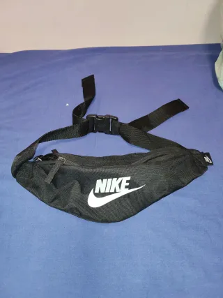 Riñonera Nike Negra
