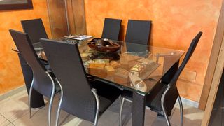 Mesa Comedor Cristal y 6 Sillas Negras