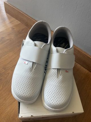 Zapatos sanitarios Dian ALTEA blancos talla 45.