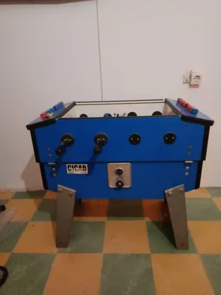 Futbolín azul en buen estado