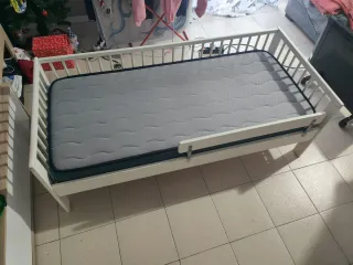 Cama infantil con colchón