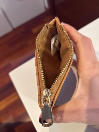 Tarjetero Parfois marrón y dorado