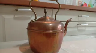 Tetera de latón antigua