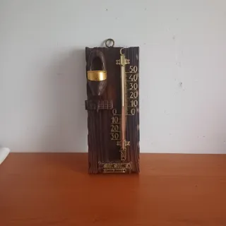 Termómetro vintage de madera