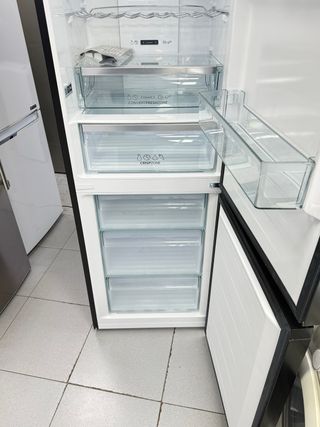 Nevera Gorenje Negra Nueva 2m x 60cm No Frost