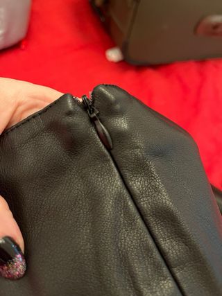 Falda polipiel negra rodilla