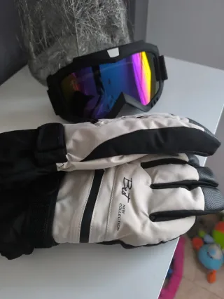 Gafas y guantes de esquí