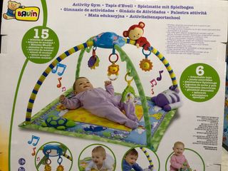 Gimnasio para bebé con juguetes