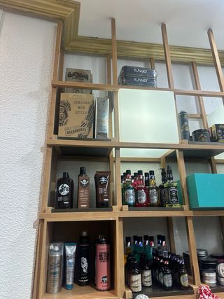 Estanterías de diseño madera y cubos de luz