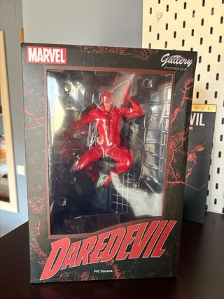 Figura Daredevil Marvel Deluxe Born Again