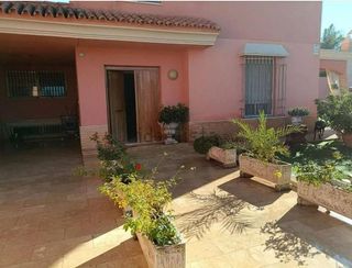 Chalet en venta en Sanlúcar la Mayor
