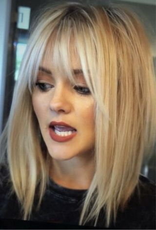 Preciosa Peluca rubia lisa recta