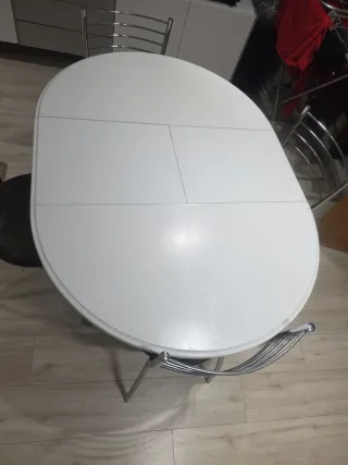 Mesa de cocina redonda y 4 sillas