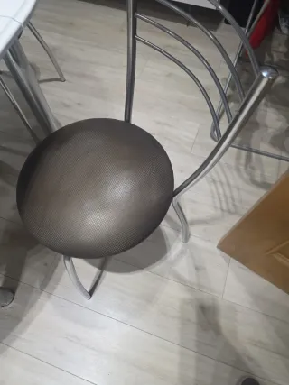 Mesa de cocina redonda y 4 sillas