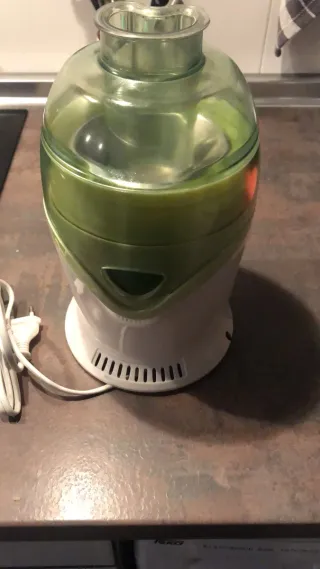 Licuadora Liquafresh Verde y Blanca