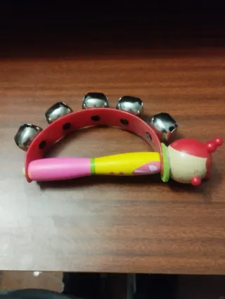 Sonajero de madera para bebés