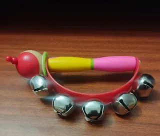 Sonajero de madera para bebés