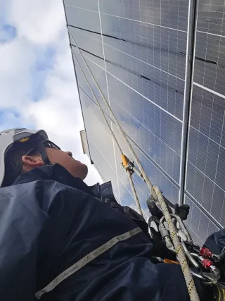Placas solares , Limpieza y protección antipajaro