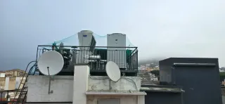 Placas solares , Limpieza y protección antipajaro