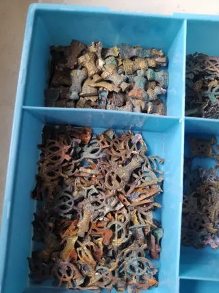 Lote insignias militares (200-300 uds)