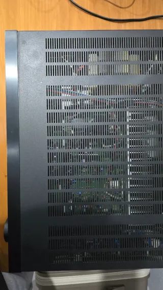 Amplificador Harman Kardon HK6500 y altavoces.