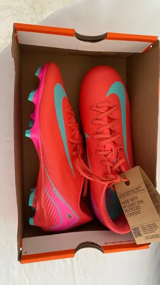 Botas de fútbol Nike Tacos Talla 40 Nuevas