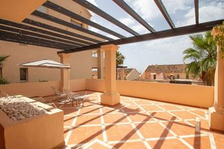 Piso en venta en Los Naranjos - Las Brisas en Marbella