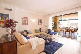 Piso en venta en Los Naranjos - Las Brisas en Marbella
