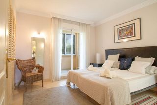 Piso en venta en Los Naranjos - Las Brisas en Marbella