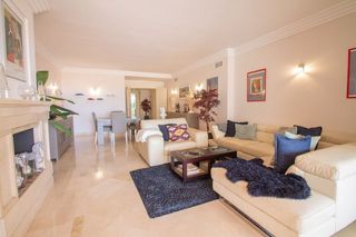 Piso en venta en Los Naranjos - Las Brisas en Marbella