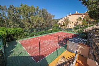 Piso en venta en Los Naranjos - Las Brisas en Marbella