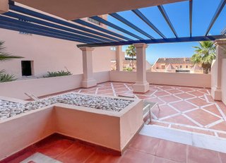 Piso en venta en Los Naranjos - Las Brisas en Marbella