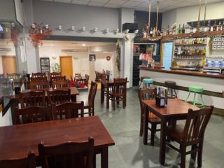 ALQUILER CAFETERÍA CON ESTÉTICA CUIDADA – O ROSAL