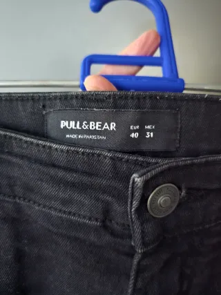 Pantalón vaquero Pull&Bear negro. Talla 30.