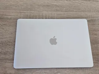 MacBook Pro 13 M2 2022 8GB 256GB Plata