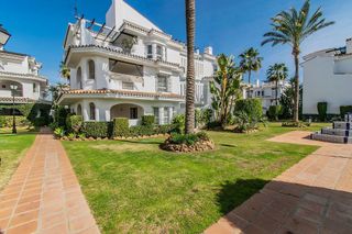 Piso en venta en Los Naranjos - Las Brisas en Marbella