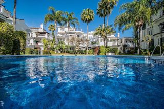 Piso en venta en Los Naranjos - Las Brisas en Marbella