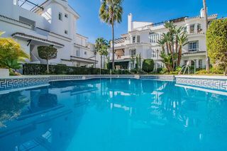 Piso en venta en Los Naranjos - Las Brisas en Marbella