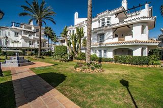 Piso en venta en Los Naranjos - Las Brisas en Marbella