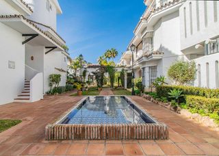 Piso en venta en Los Naranjos - Las Brisas en Marbella