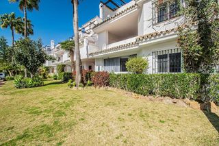 Piso en venta en Los Naranjos - Las Brisas en Marbella