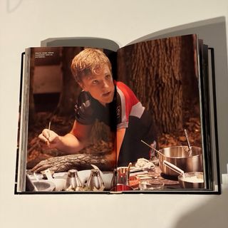 EL MUNDO DE LOS JUEGOS DEL HAMBRE: Libro oficial