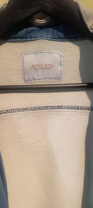 Cazadora vaquera con capucha