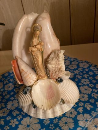 Composizione conchiglie e madonnina