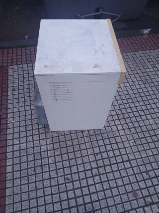 Lavadora Lynx blanca y beige