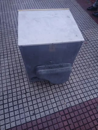 Lavadora Lynx blanca y beige